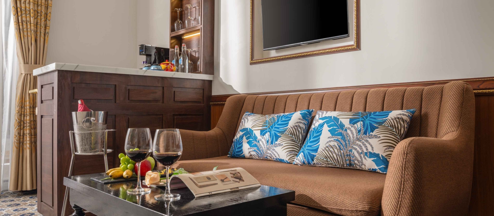 SIGNATURE SUITE